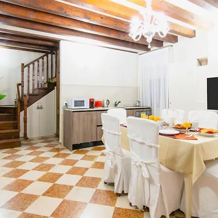 Alma - Rialto Bridge Apartment