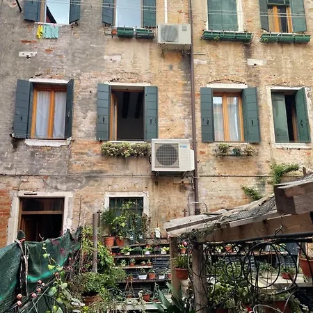 Ca Marga Cannaregio - Venetian Style 2 Bedroom Apartment
