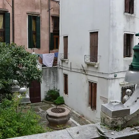 Quiet And Comfort In The Heart Of Venecia