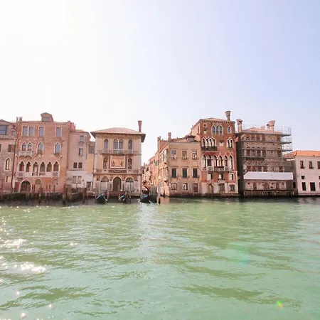 San Marco With Canal View Apartment *