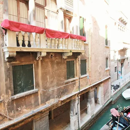 Apartment San Marco With Canal View