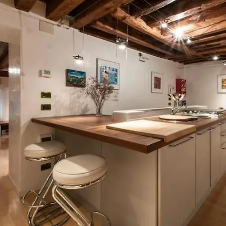 Bellissimo In Palazzo Storico Apartment
