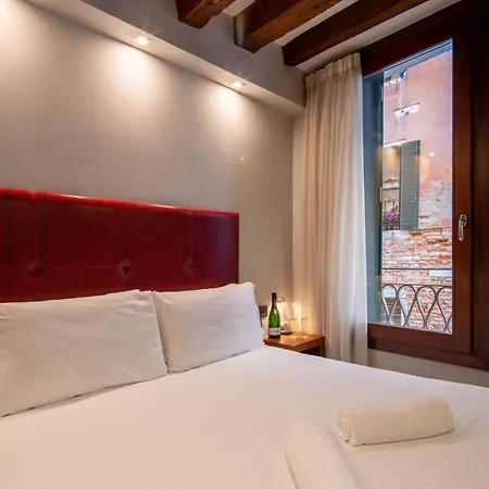 Ve.n.i.ce Cera San Moisè * Venise