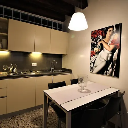 San Marco With Canal View Apartment Venice