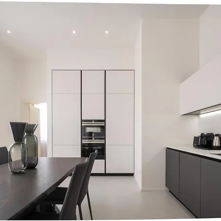 Design With Balcony On The Grand Canal R&r Apartment