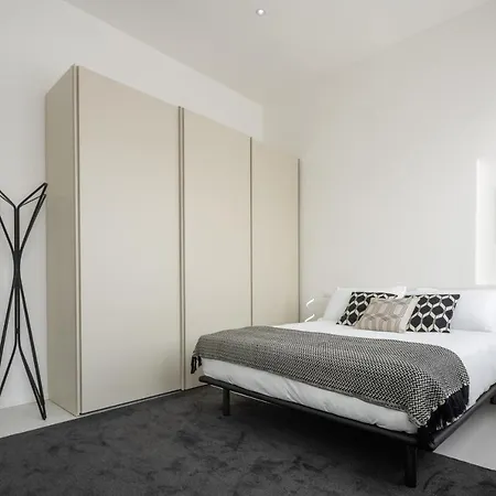 Design With Balcony On The Grand Canal R&r Apartment Venice