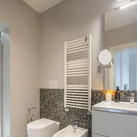 Apartment Design With Balcony On The Grand Canal R&r *