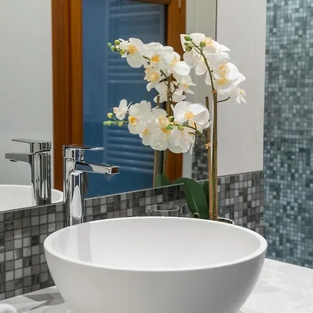 Apartment Design With Balcony On The Grand Canal R&r Venice