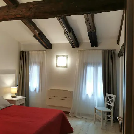 Palazzetto Canossa 게스트하우스 *