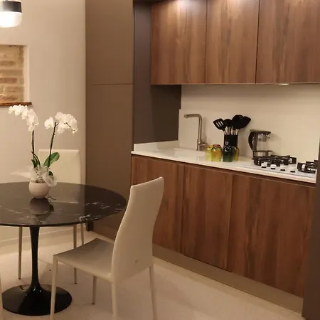 Apartment Honeymoon