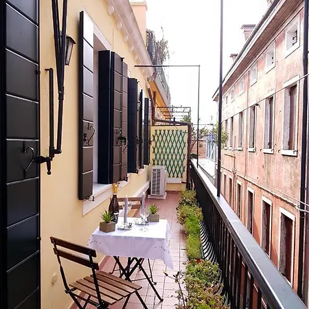 Ca' Dea Gondoea Apartment *
