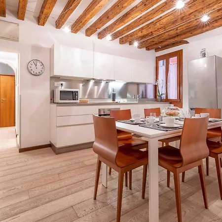 Central Apt Apartment *