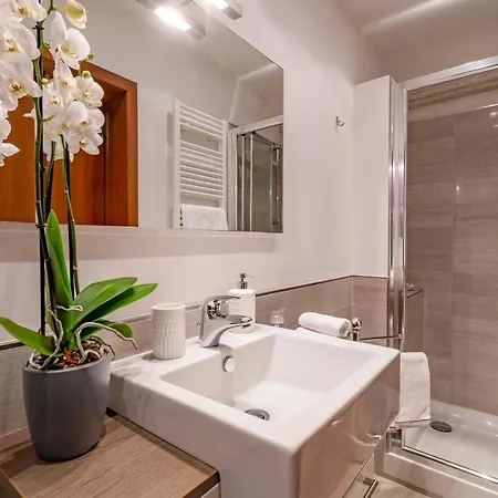 Central Apt *
