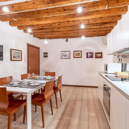 Central Apt * Venice