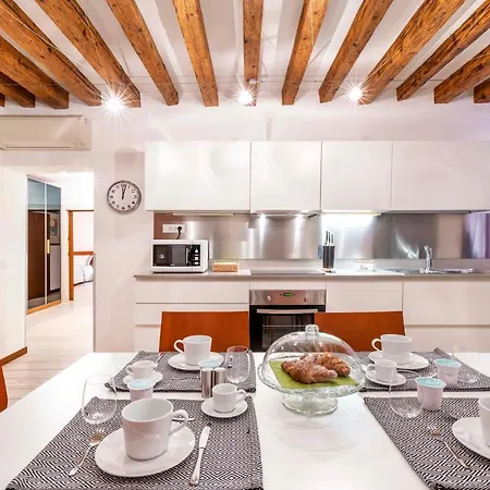 Central Apt Venice