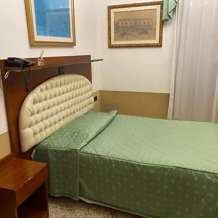 Atlantide Hotel 2*