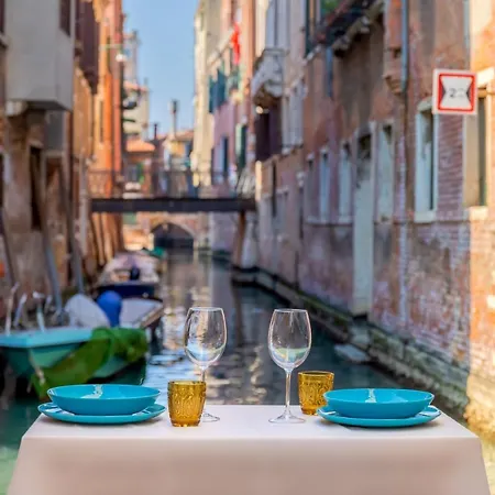Apartment Ramo Del Teatro Canal View Venice