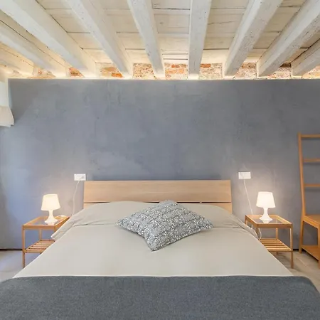 Apartment Ramo Del Teatro Canal View Venice