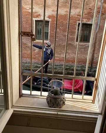Ramo Del Teatro Canal View Apartment Venice