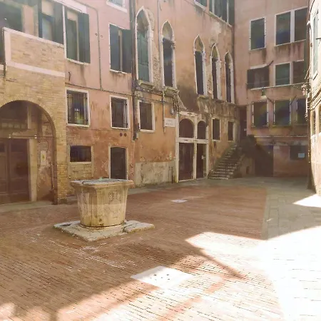 Charming Large Palazzo In Center For Up To 9 People