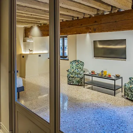 Corte Rubbi 1 A True Canal-side Experience Venice