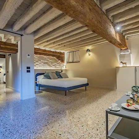 Corte Rubbi 1 A True Canal-side Experience Apartment *