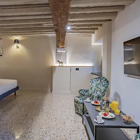 Corte Rubbi 1 A True Canal-side Experience Venice