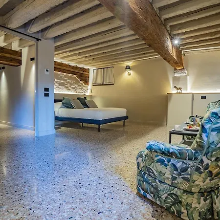 Apartment Corte Rubbi 1 A True Canal-side Experience