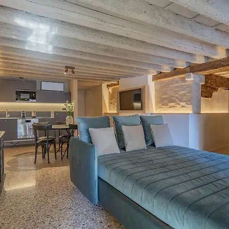 Apartment Corte Rubbi 1 A True Canal-side Experience Venice