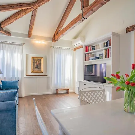 Apartment Lo Squero 3 With Balcony In Dorsoduro Venice