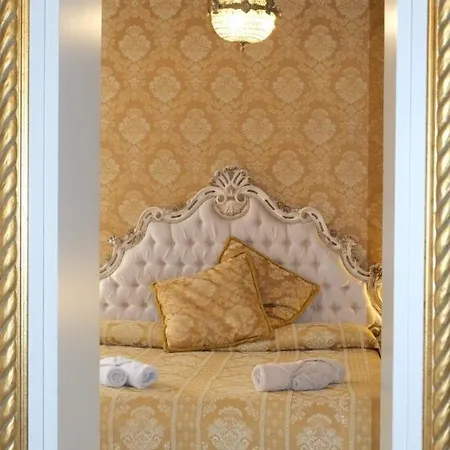 Apartment La Residenza Di Carlo Close To Piazza San Marco Venice