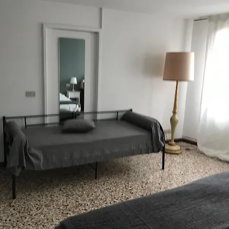 Vendégház And - Private In Shared Velence