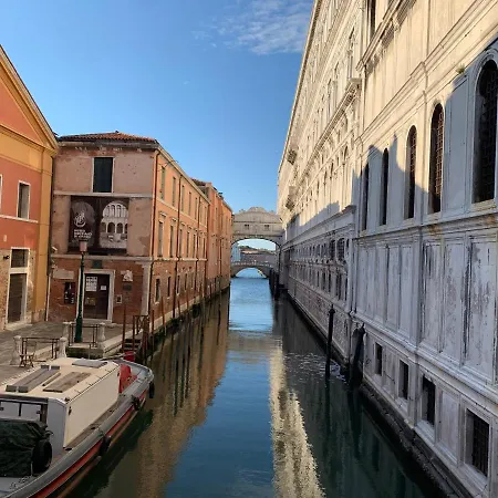 Ca Del Traghetto Apartment Venedig