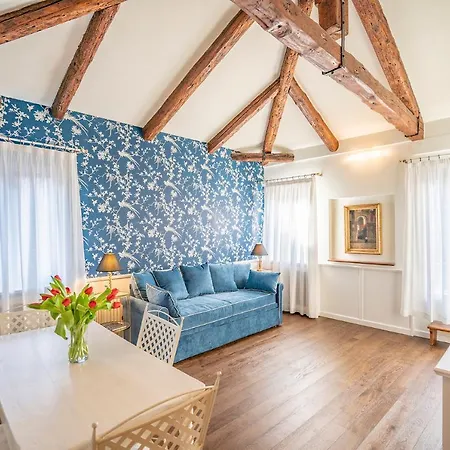 Lo Squero 3 With Balcony In Dorsoduro * Venice