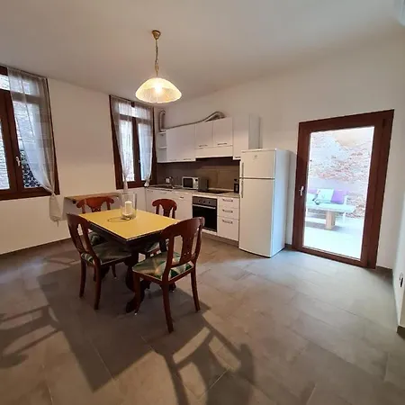 With Private Courtyard Appartamento *