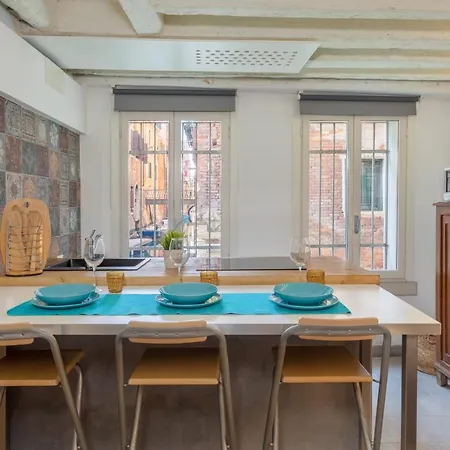 Ramo Del Teatro Canal View Apartment