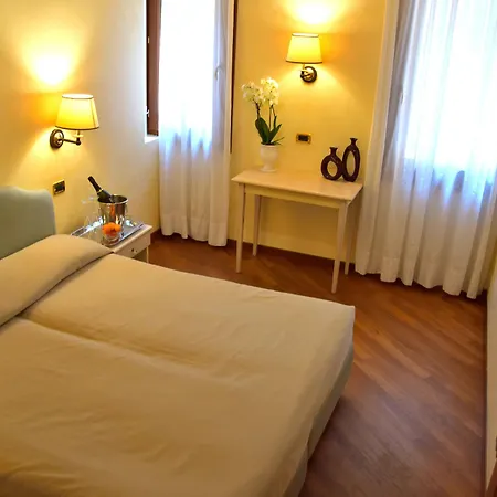 Residenza Favaro מלון *