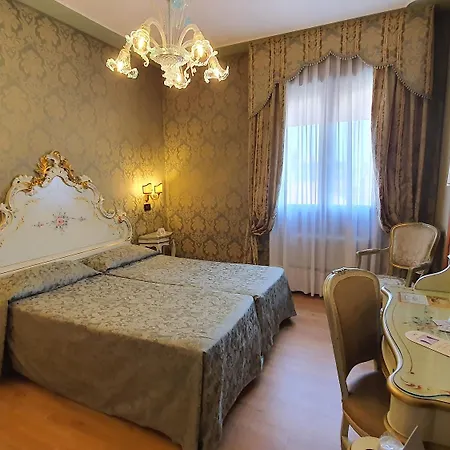 Carlton On The Grand Canal Hotel 4*