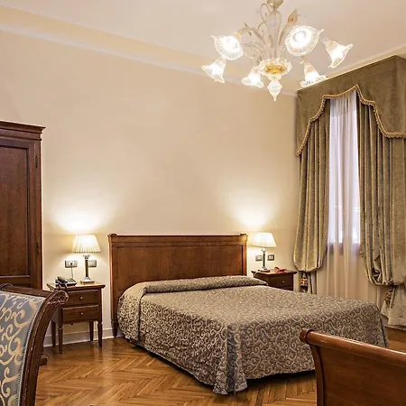 Hotel Dell'opera 3*