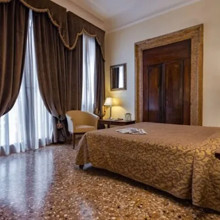Hotel Dell'opera 3*