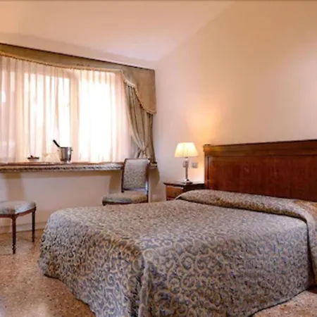 Dell'opera Hotel 3*