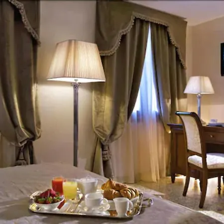 Dell'opera Hotel 3*