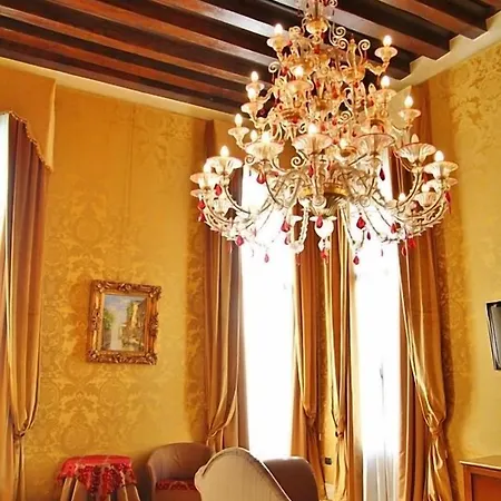 Hotel Pesaro Palace