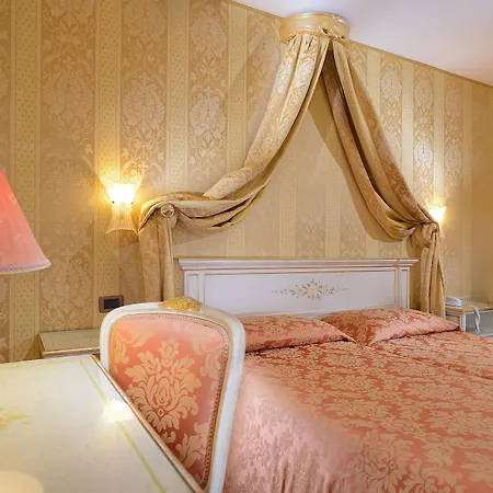 Otel Ambassador Tre Rose