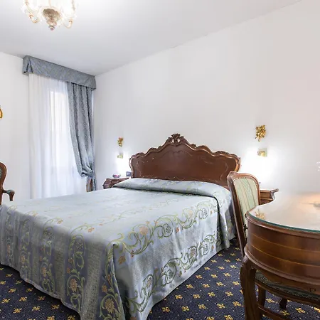 Ambassador Tre Rose Отель 3*