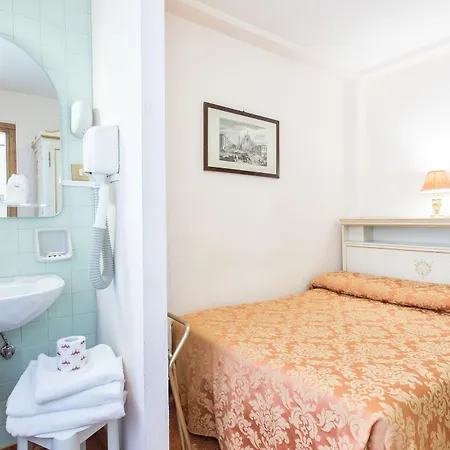 Ambassador Tre Rose Otel 3*