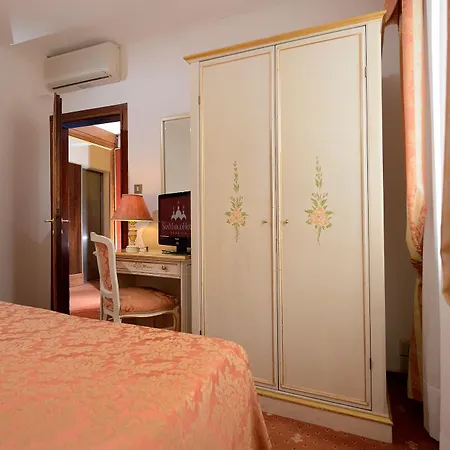 Ambassador Tre Rose Otel Venedik