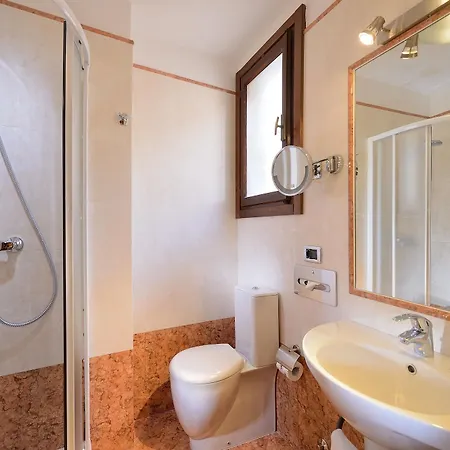 Ambassador Tre Rose Otel 3*