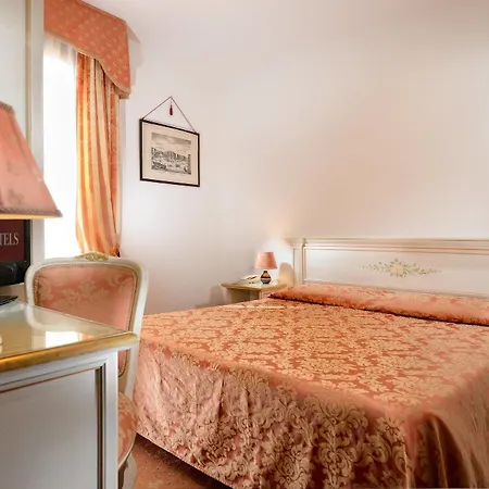 Otel Ambassador Tre Rose Venedik