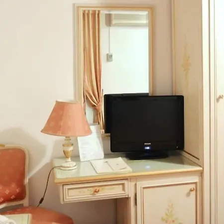 Отель Ambassador Tre Rose 3*